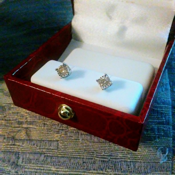 14k WG diamond stud earrings! - Picture 3 of 4